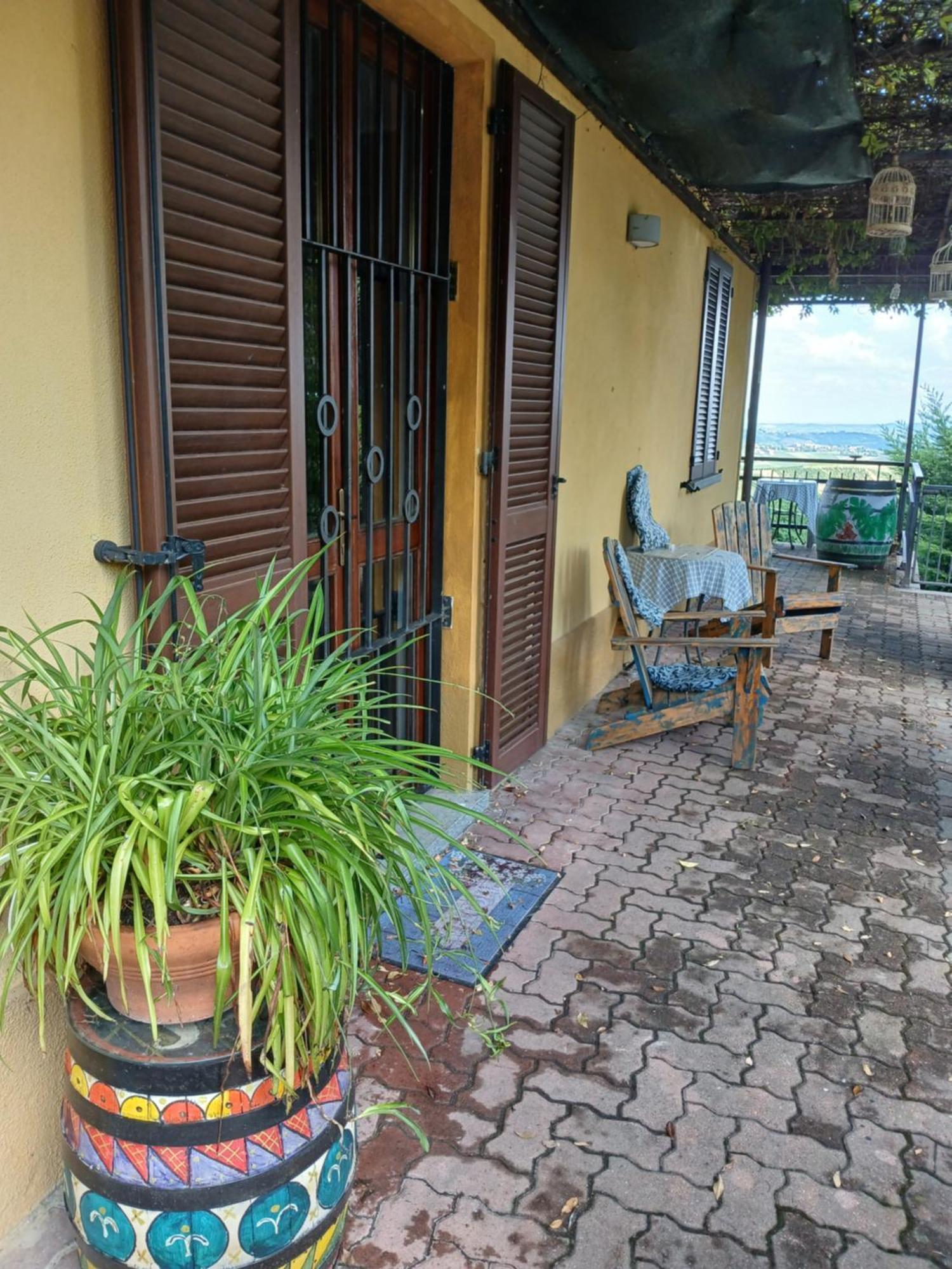 Casa Vacanza Il Colle Del Vento Калоссо Экстерьер фото